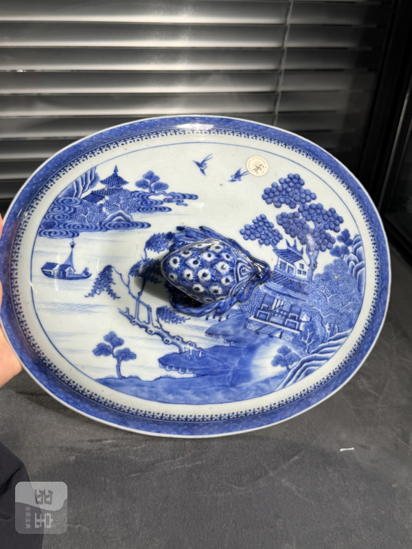 清乾隆青花山水楼阁纹草莓形钮盖锅 - 图15
